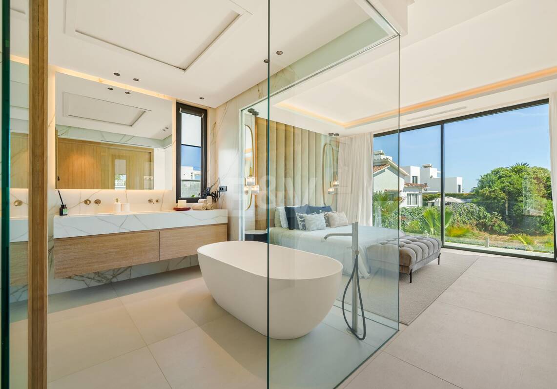 New Beachside Villa with Private Spa, and Coastal Tranquillity