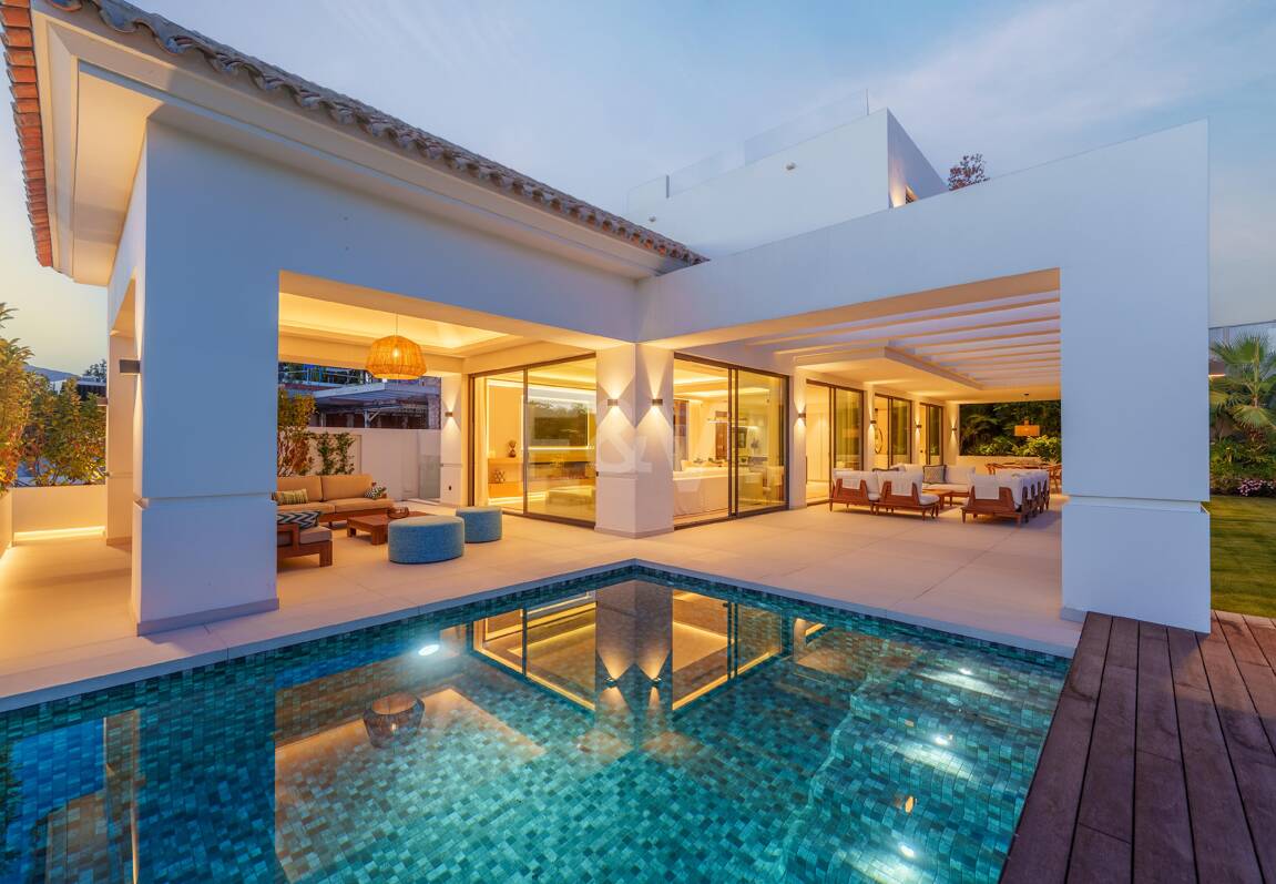 New Beachside Villa med privat spa och kust lugn