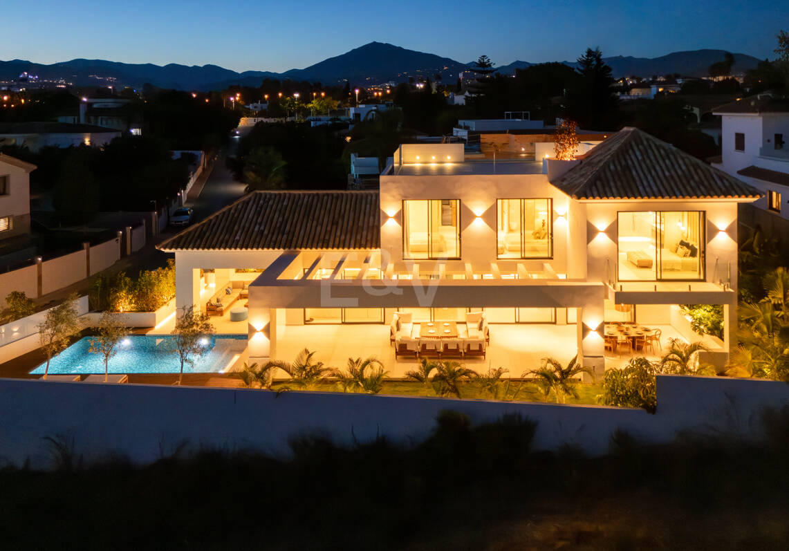 New Beachside Villa with Private Spa, and Coastal Tranquillity