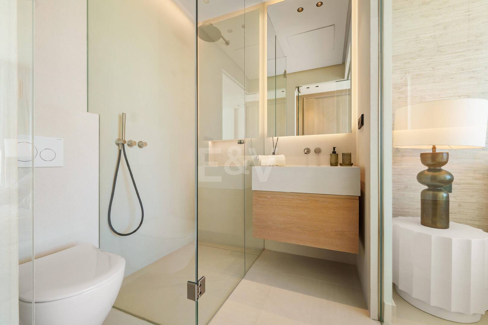 New Beachside Villa med privat spa och kust lugn