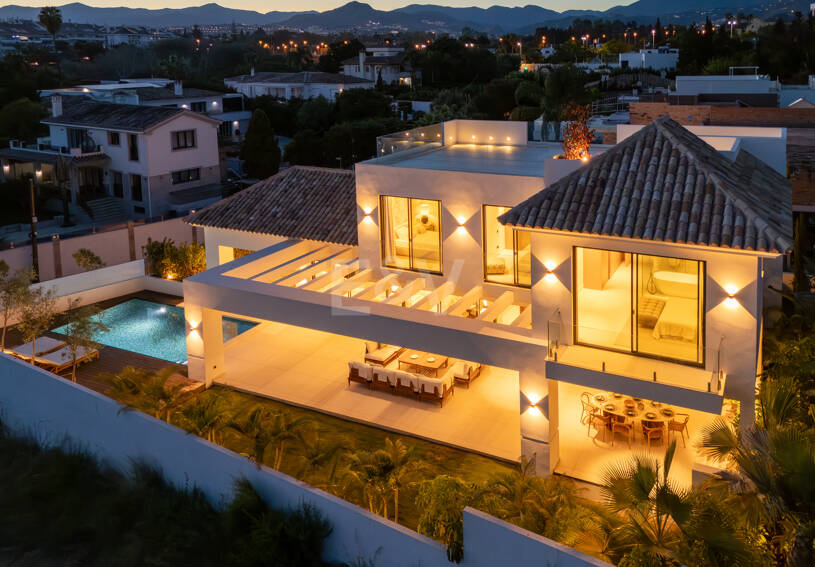 New Beachside Villa med privat spa och kust lugn