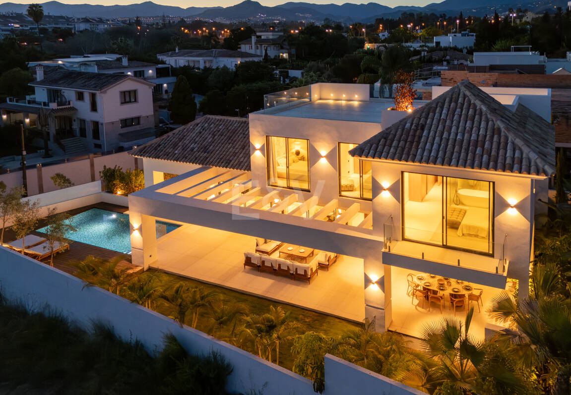 New Beachside Villa med privat spa och kust lugn