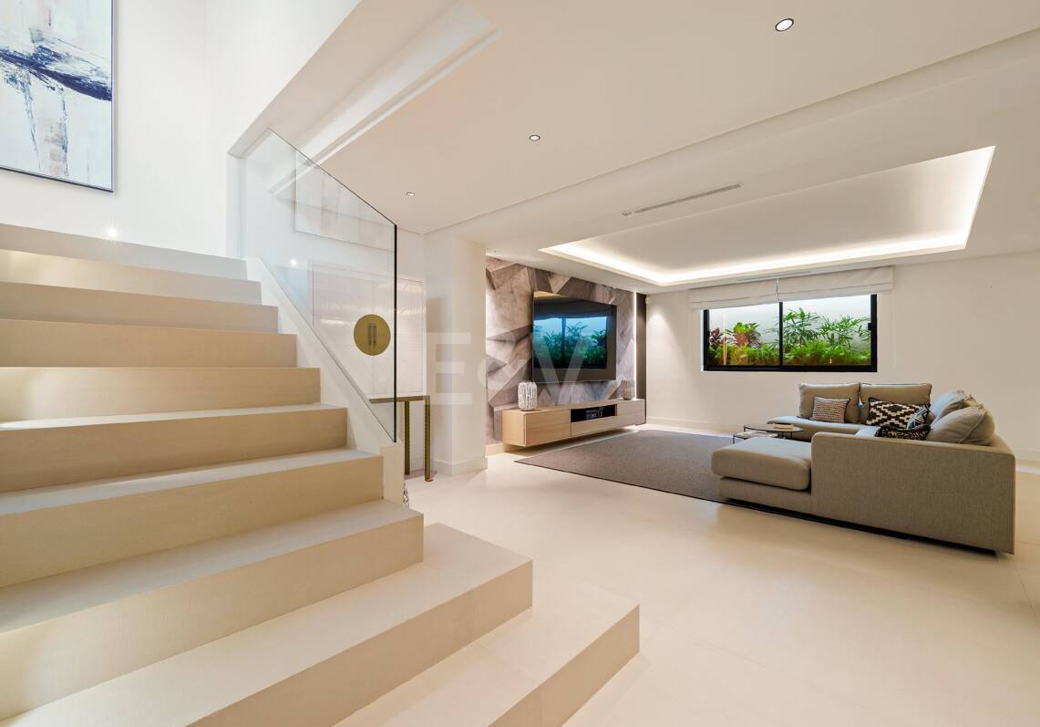 New Beachside Villa with Private Spa, and Coastal Tranquillity