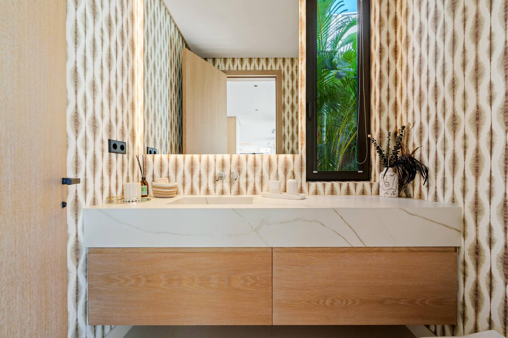 New Beachside Villa med privat spa och kust lugn