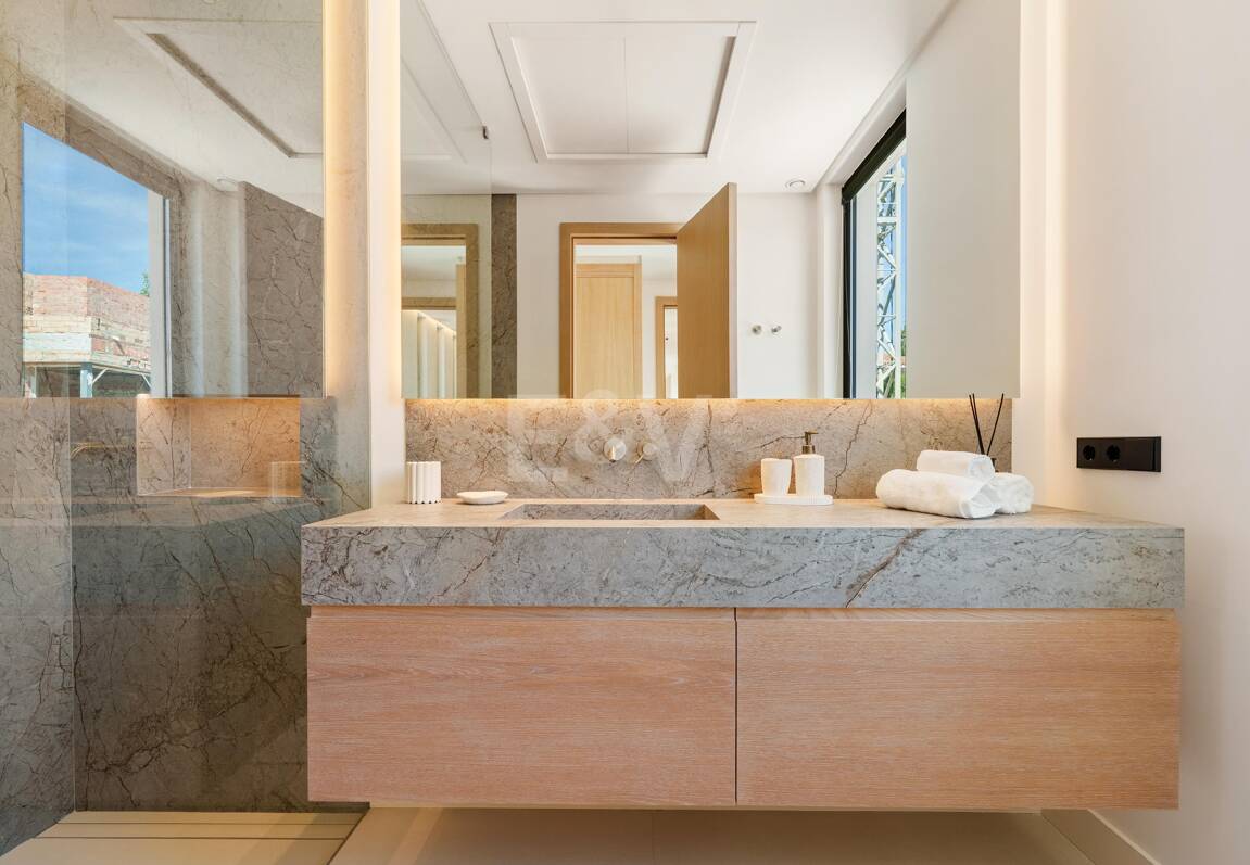 New Beachside Villa med privat spa och kust lugn