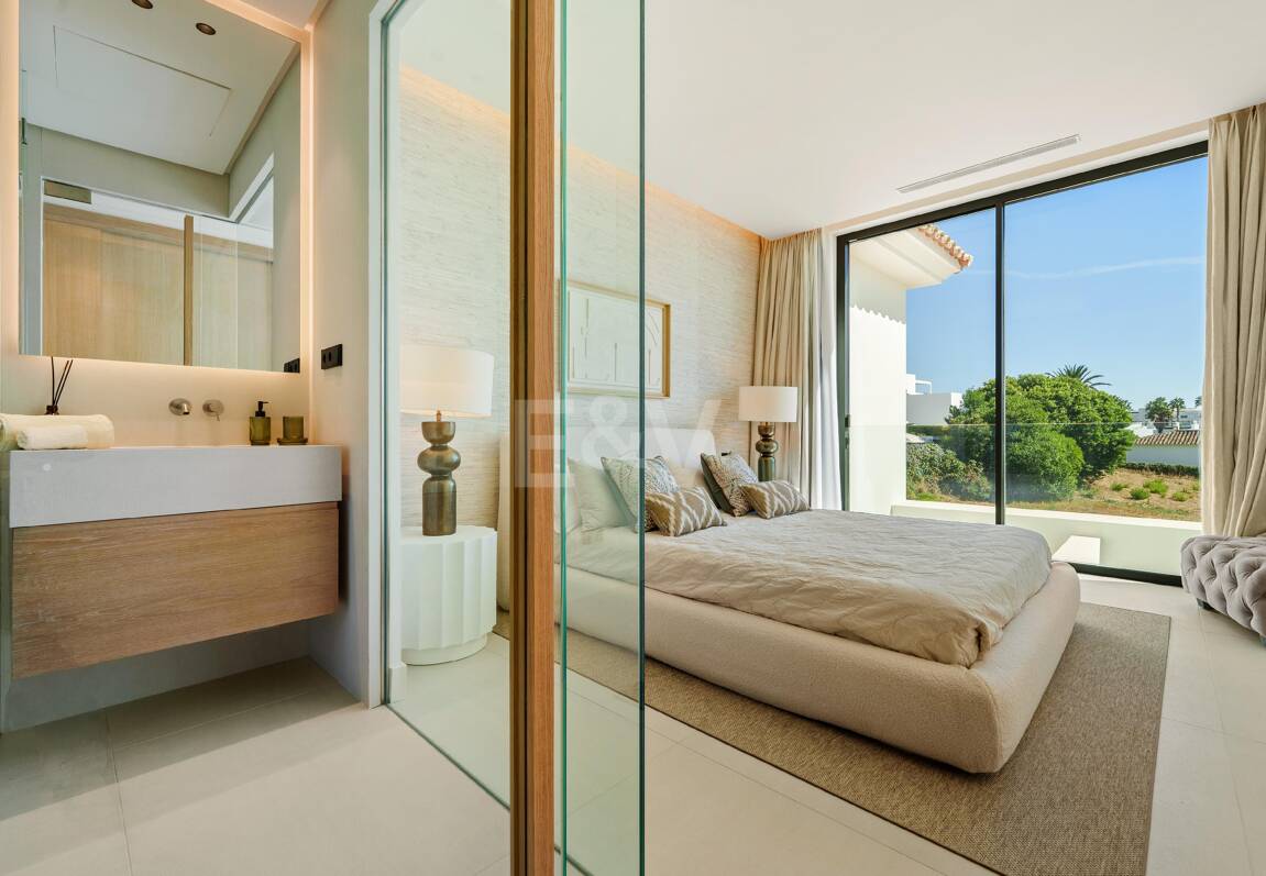 New Beachside Villa med privat spa och kust lugn