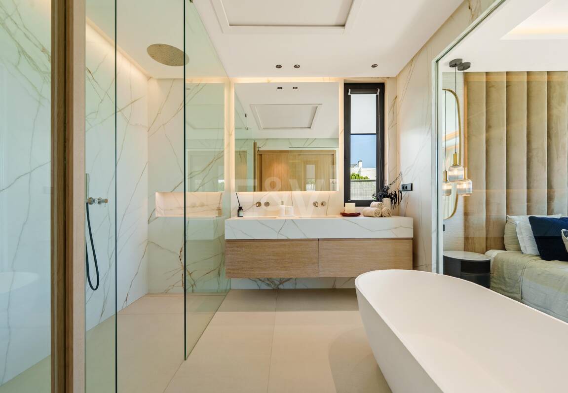 New Beachside Villa med privat spa och kust lugn