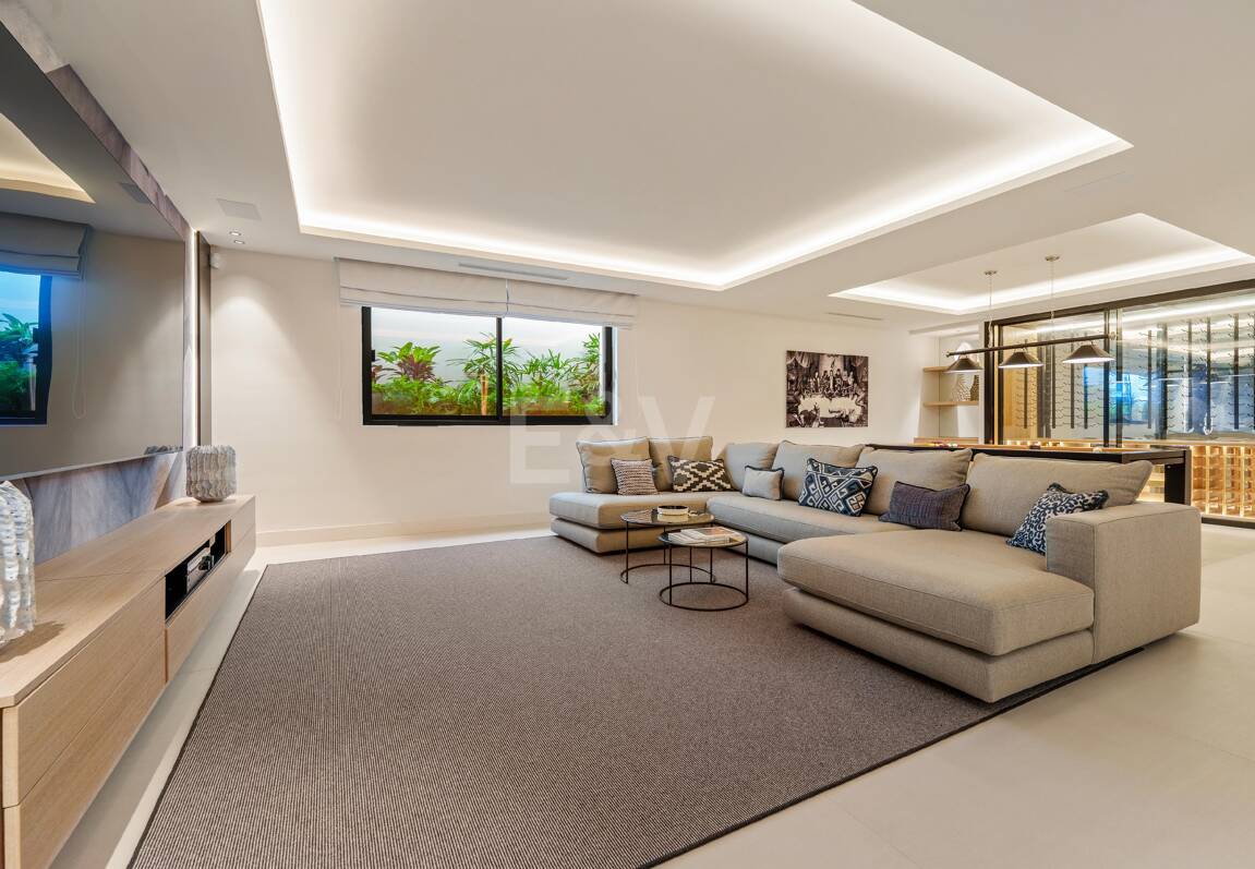 New Beachside Villa med privat spa och kust lugn