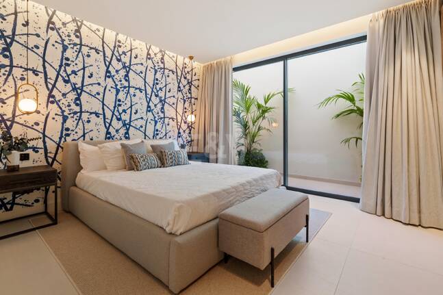 New Beachside Villa med privat spa och kust lugn