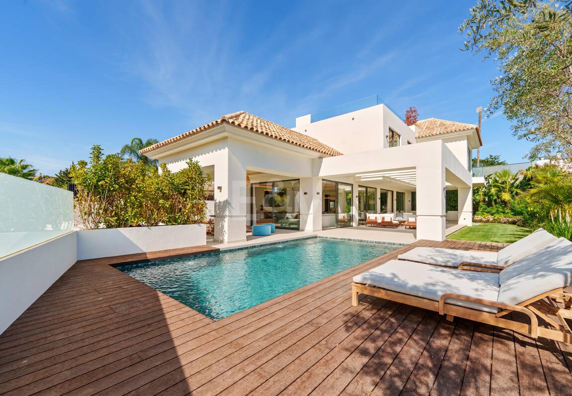 New Beachside Villa med privat spa och kust lugn