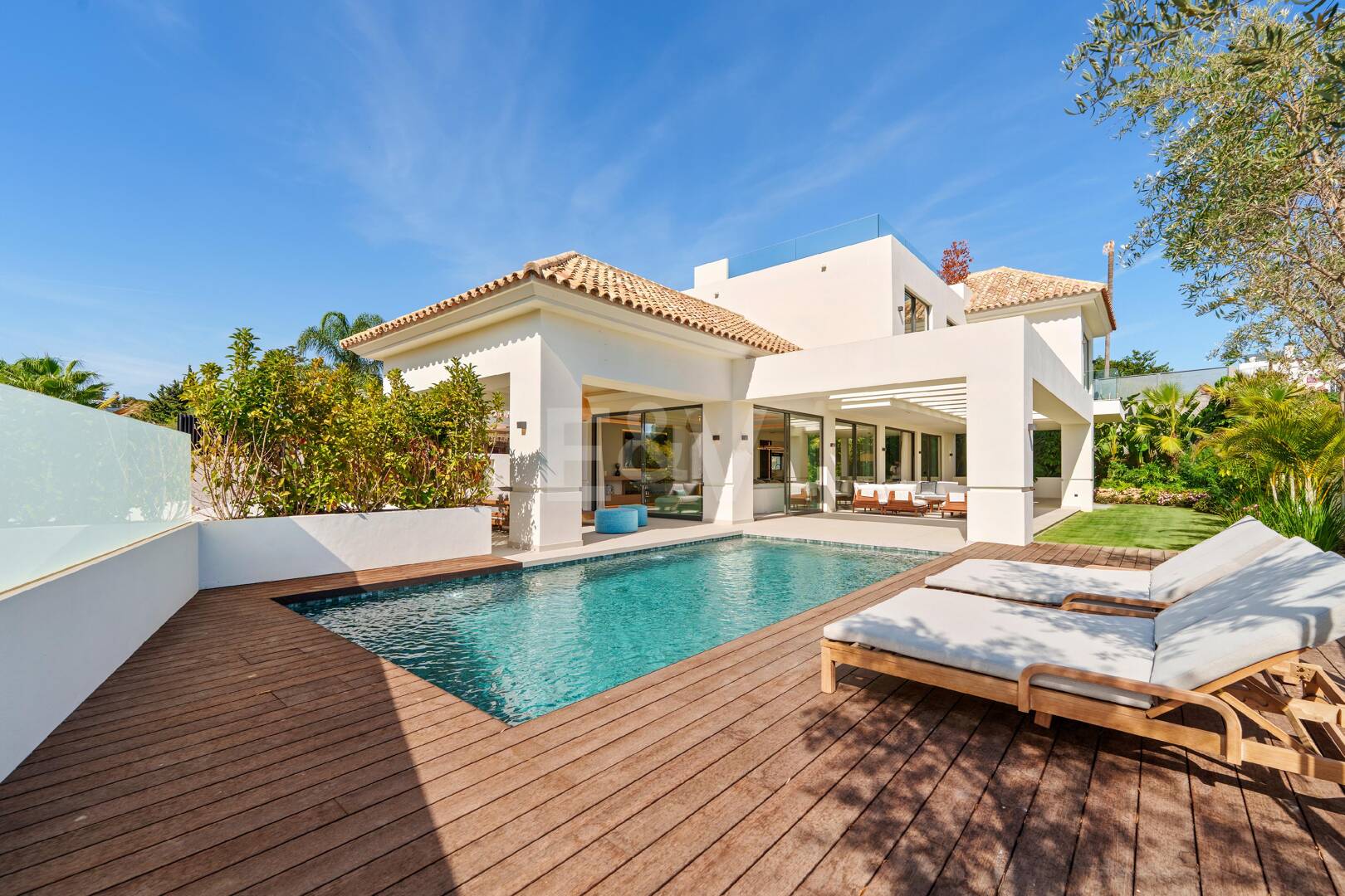 New Beachside Villa med privat spa och kust lugn