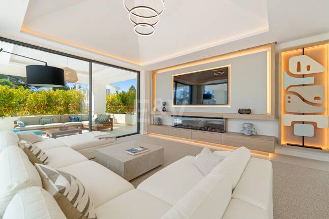 New Beachside Villa med privat spa och kust lugn