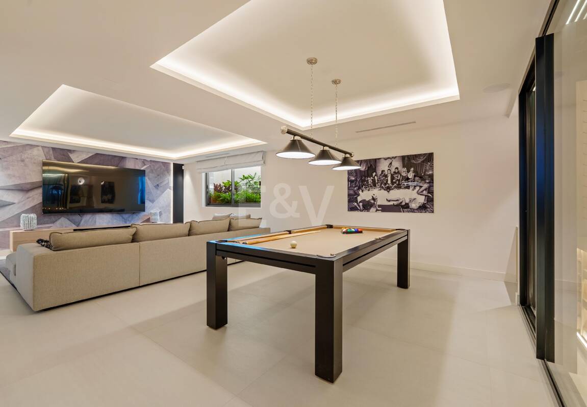 New Beachside Villa med privat spa och kust lugn