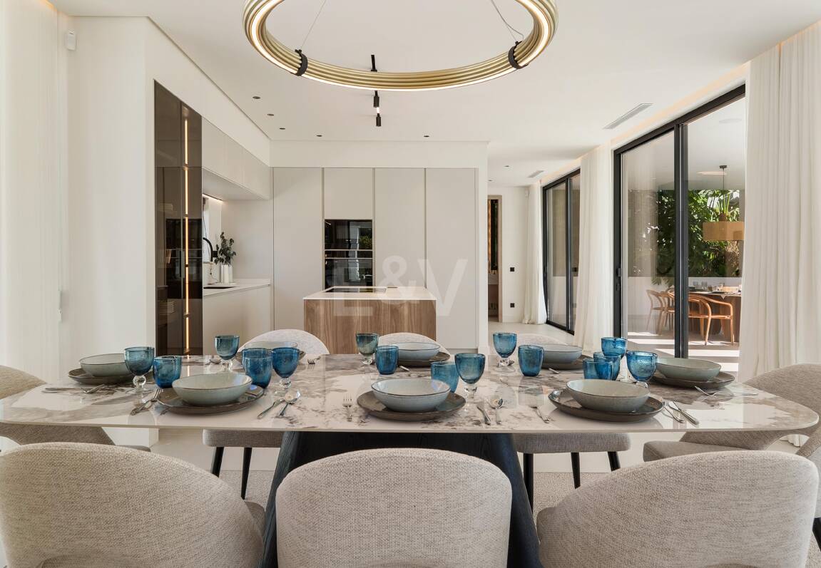 New Beachside Villa med privat spa och kust lugn