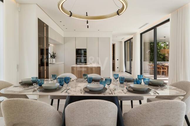 New Beachside Villa med privat spa och kust lugn