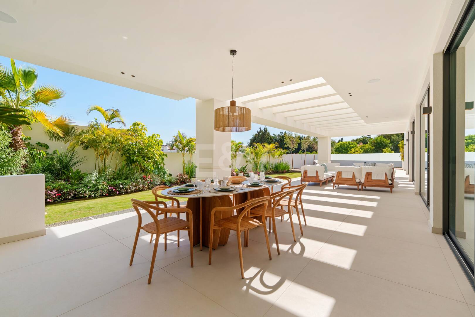 New Beachside Villa med privat spa och kust lugn