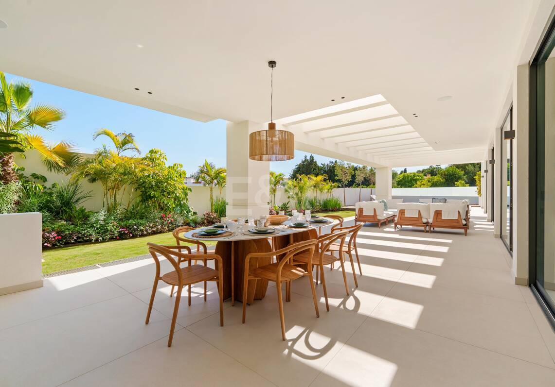 New Beachside Villa with Private Spa, and Coastal Tranquillity