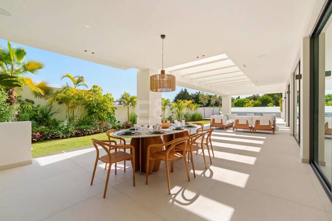 New Beachside Villa med privat spa och kust lugn