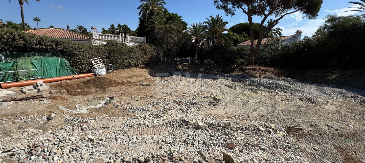 Project & License for Modern Villa by the Beach