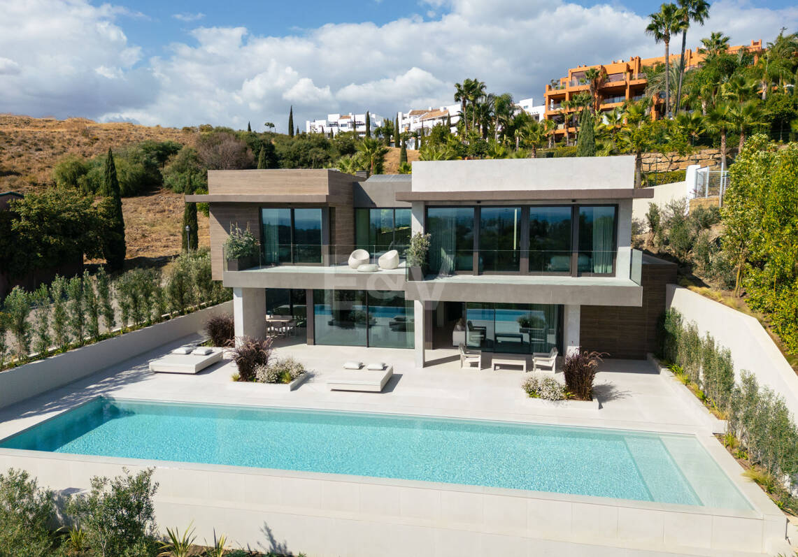 Villa moderna de lujo con vistas panorámicas al mar