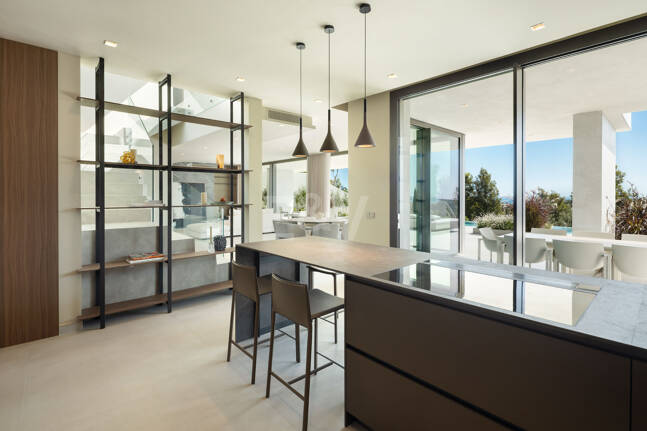 Luksusowe, otwarte przestrzenie z panoramicznymi widokami