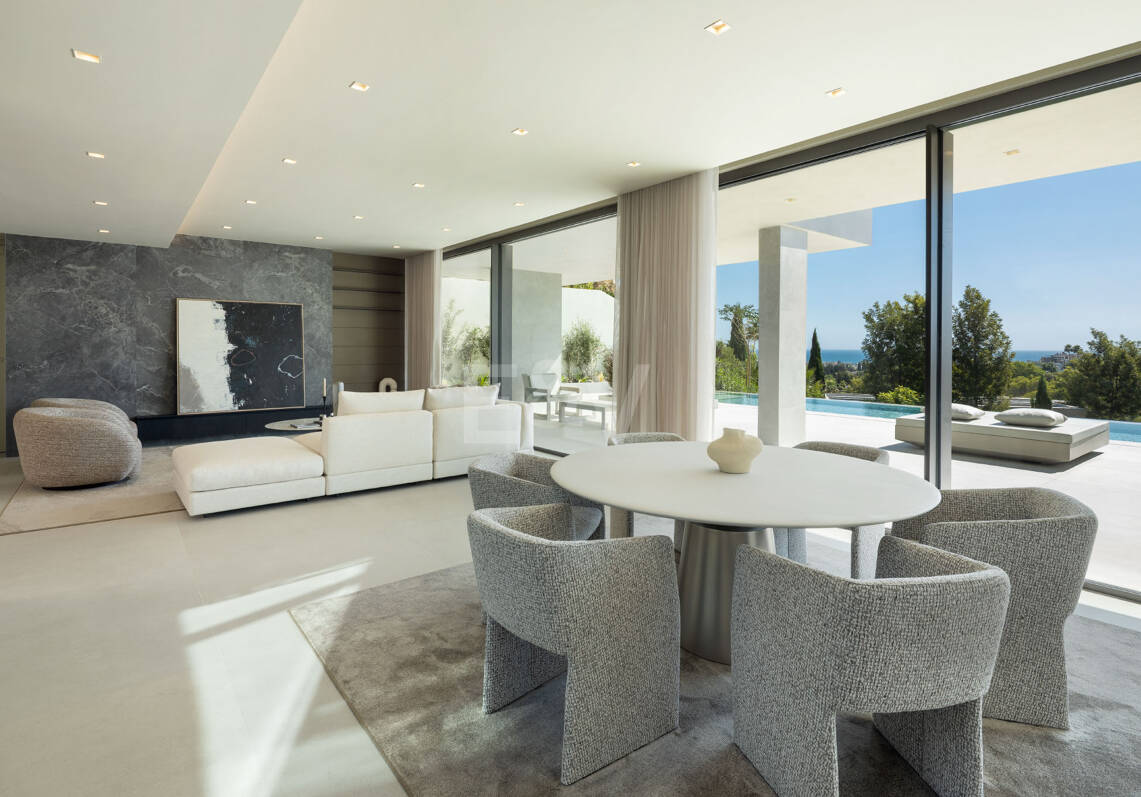 Villa moderna de lujo con vistas panorámicas al mar