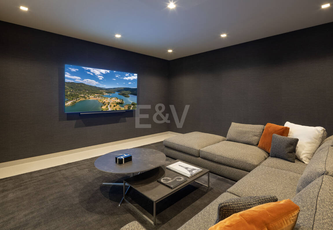 Luksusowe, otwarte przestrzenie z panoramicznymi widokami