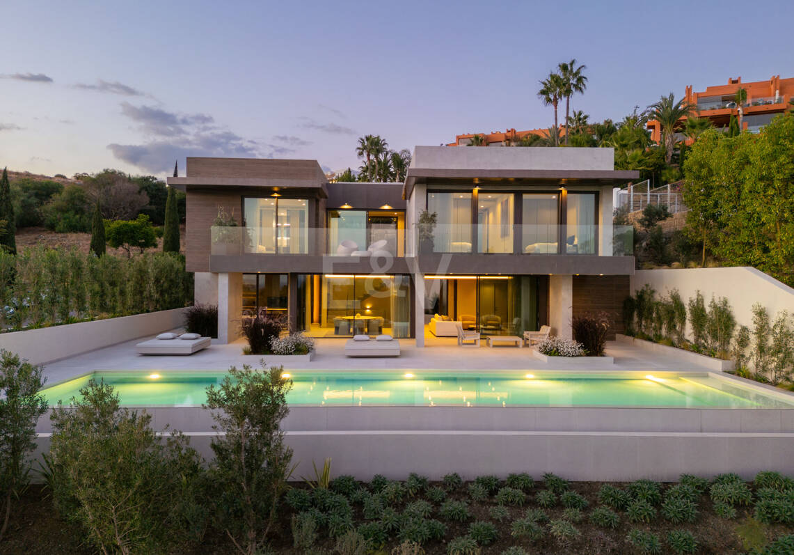 Villa moderna de lujo con vistas panorámicas al mar