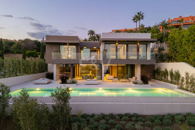 Luksusowe, otwarte przestrzenie z panoramicznymi widokami