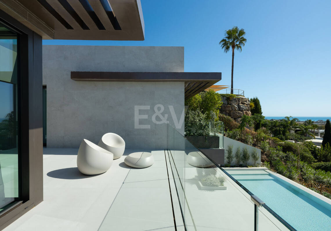 Villa moderna de lujo con vistas panorámicas al mar
