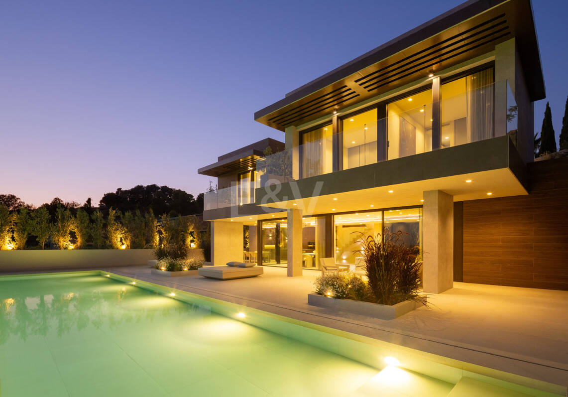 Villa moderna de lujo con vistas panorámicas al mar