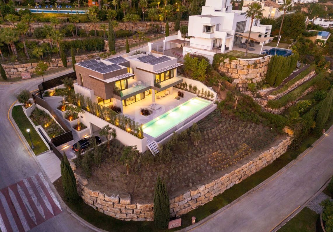 Villa moderna de lujo con vistas panorámicas al mar
