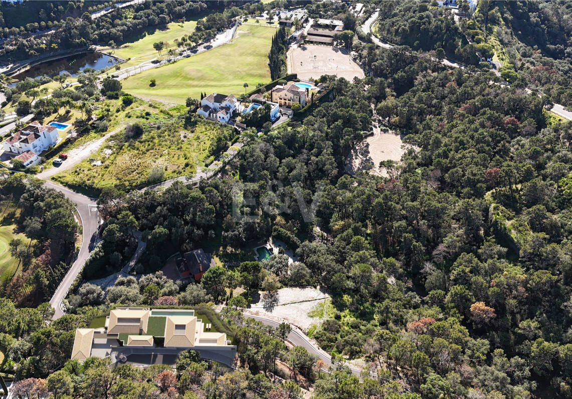 Luxury Off-Plan Villa in a Prestigious Golf Resort with 24hr Security