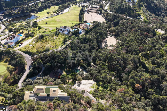 Villa hors plan de luxe dans un complexe de golf prestigieux avec 24h de sécurité