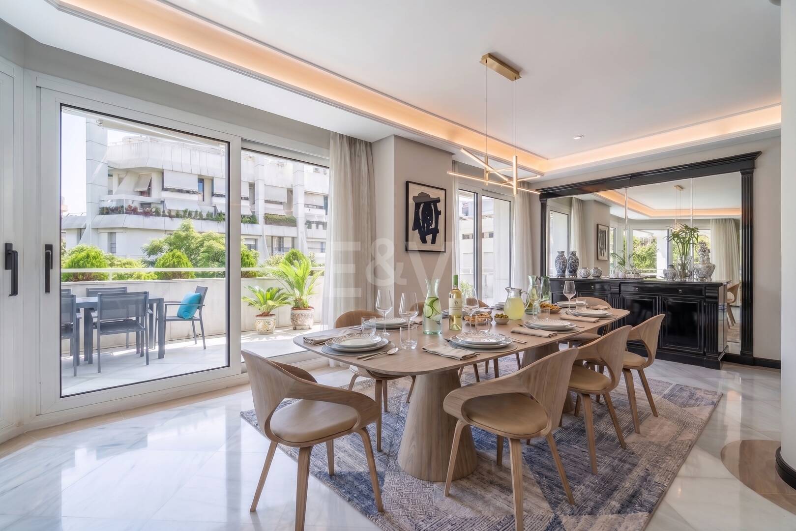 Apartament nad morzem 300 m2 z tarasem Expansive blisko centrum Marbella