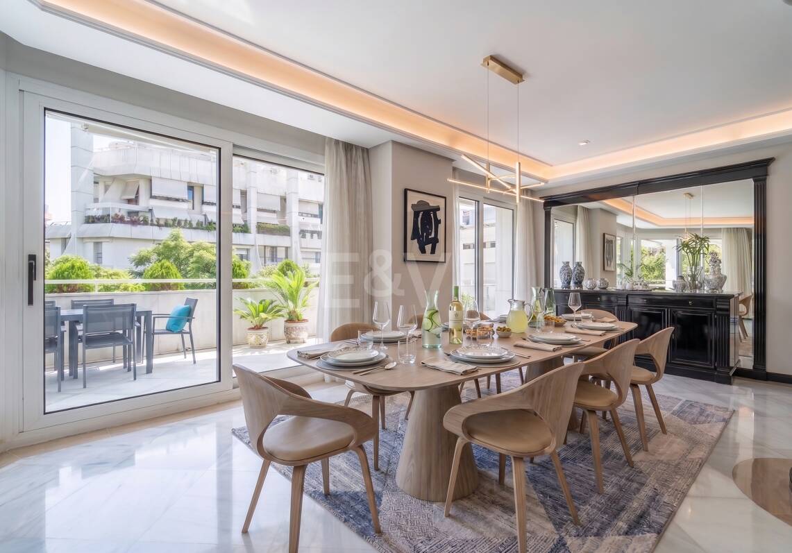 Apartament nad morzem 300 m2 z tarasem Expansive blisko centrum Marbella
