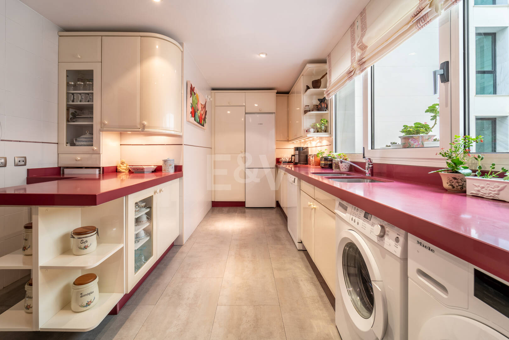 300-m²-Apartment in Strandnähe mit großer Terrasse nahe dem Zentrum von Marbella