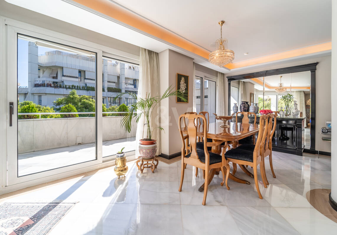 300-m²-Apartment in Strandnähe mit großer Terrasse nahe dem Zentrum von Marbella