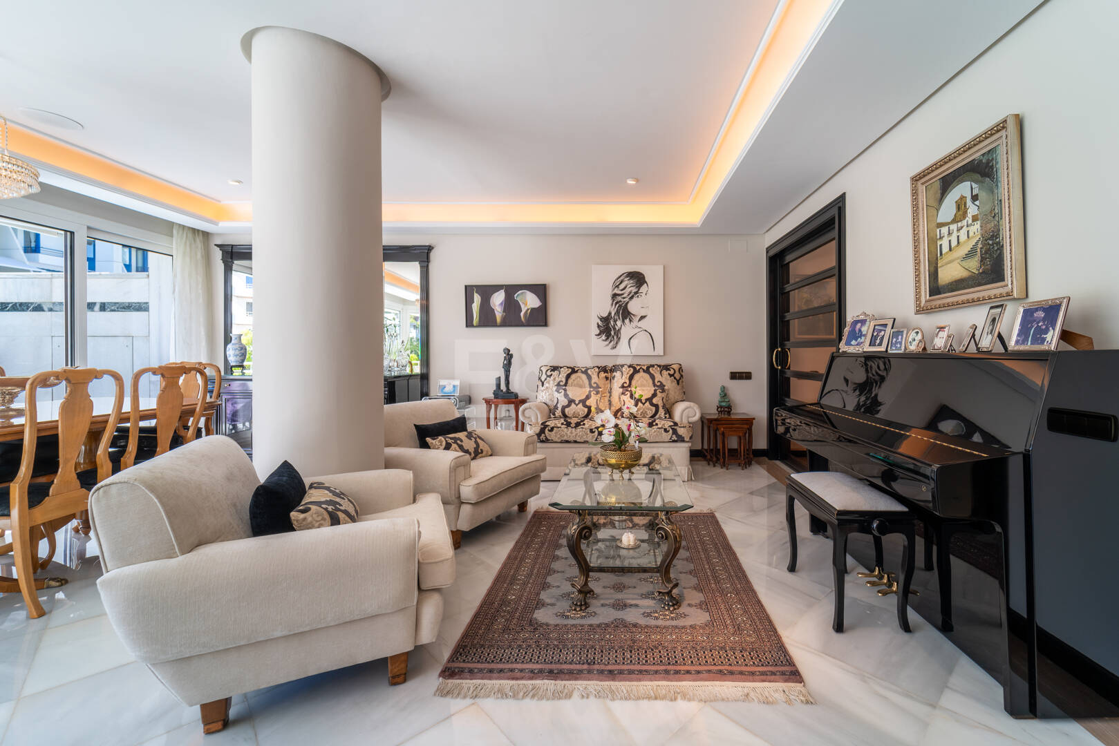 300-m²-Apartment in Strandnähe mit großer Terrasse nahe dem Zentrum von Marbella