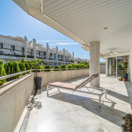 Spacious 4-Bedroom Apartment Steps From the Beach