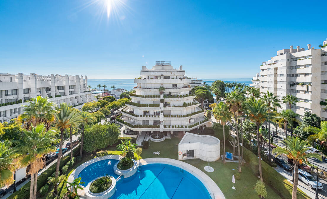 Spacious 4-Bedroom Apartment Steps From the Beach