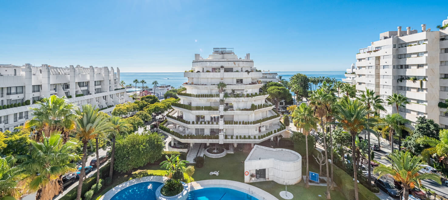 Spacious 4-Bedroom Apartment Steps From the Beach