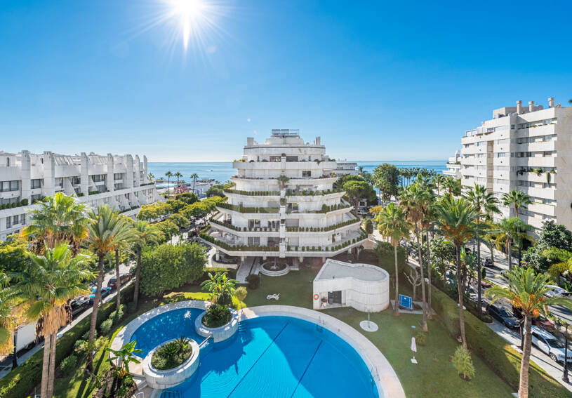 Apartament nad morzem 300 m2 z tarasem Expansive blisko centrum Marbella