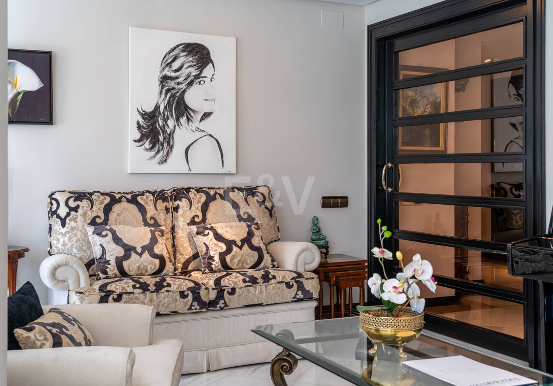300-m²-Apartment in Strandnähe mit großer Terrasse nahe dem Zentrum von Marbella