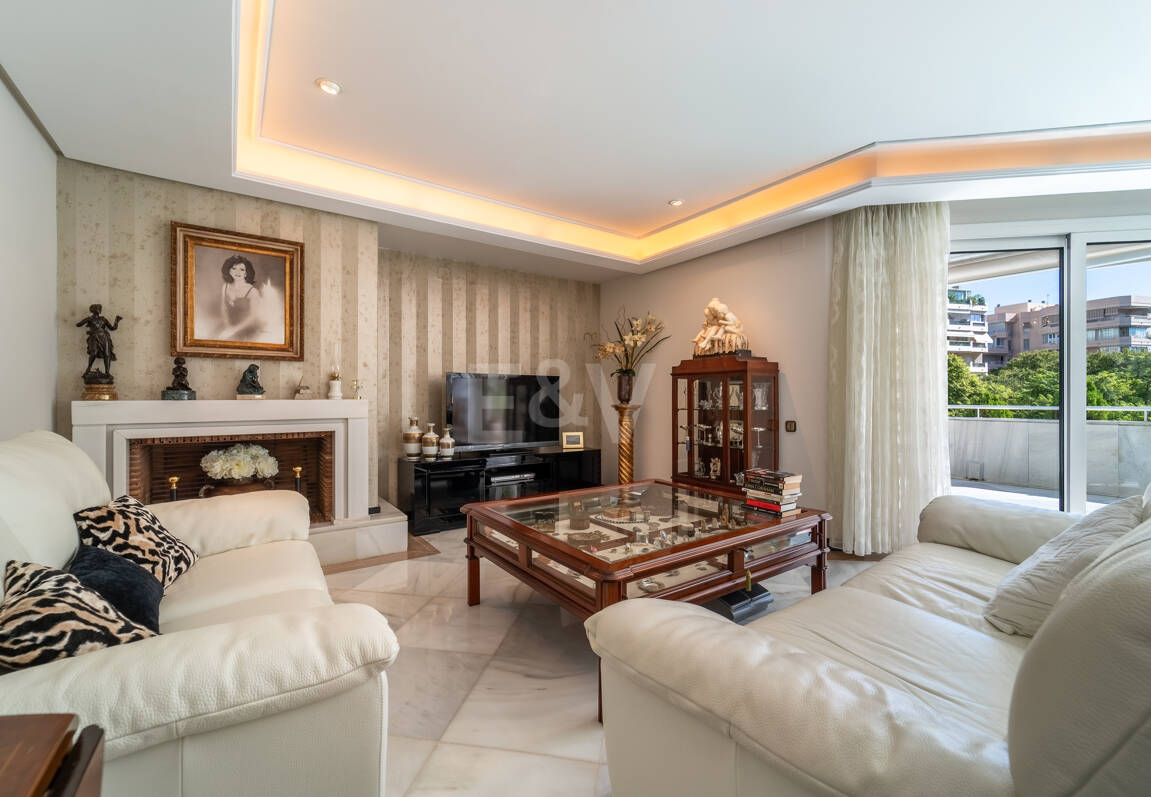 300-m²-Apartment in Strandnähe mit großer Terrasse nahe dem Zentrum von Marbella