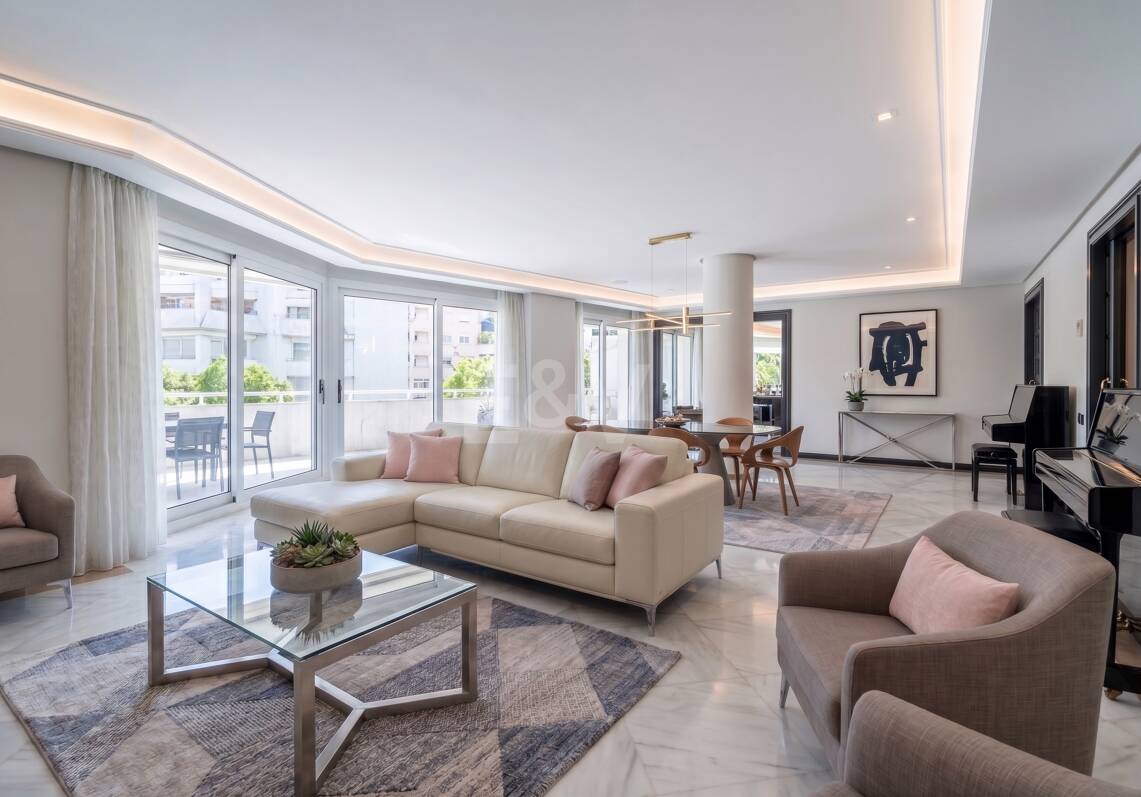 Apartament nad morzem 300 m2 z tarasem Expansive blisko centrum Marbella