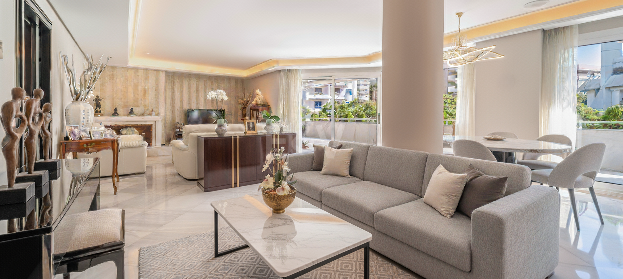 300-m²-Apartment in Strandnähe mit großer Terrasse nahe dem Zentrum von Marbella