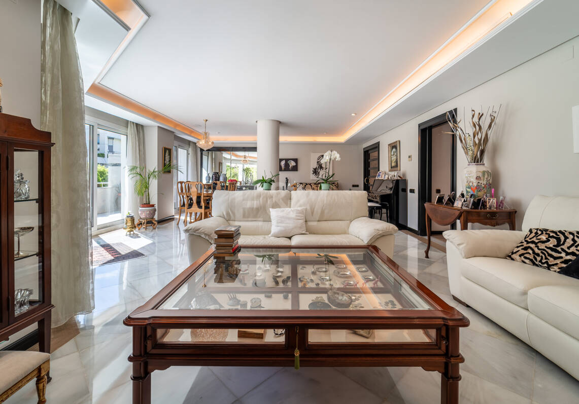 300-m²-Apartment in Strandnähe mit großer Terrasse nahe dem Zentrum von Marbella