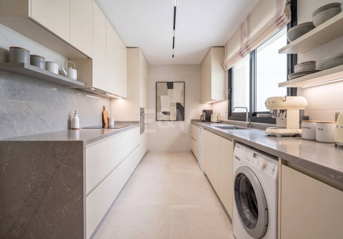 Apartament nad morzem 300 m2 z tarasem Expansive blisko centrum Marbella