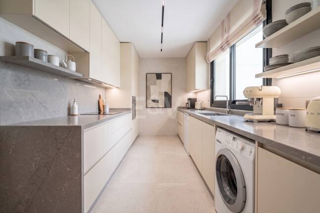 Apartament nad morzem 300 m2 z tarasem Expansive blisko centrum Marbella
